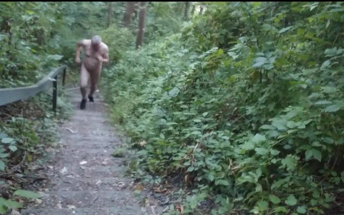 Carmen_Nylonjunge: Nudist stairs di gunung hutan, di luar ruangan