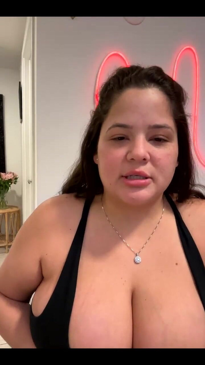 Dani Valentina: Ось копія