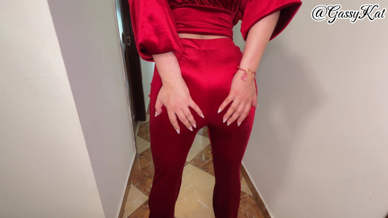 GassyKat: Red velvet furzkönigin