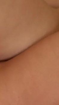 Delle vere ragazze lesbiche che si baciano ed amano
