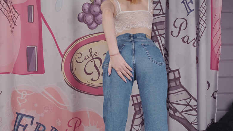 Eva Deva: Eva fait pipi dans son jean, le fait mouiller