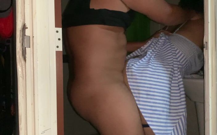 Gordo fuck: Je baise ma demi-sœur dans la salle de bain pendant...