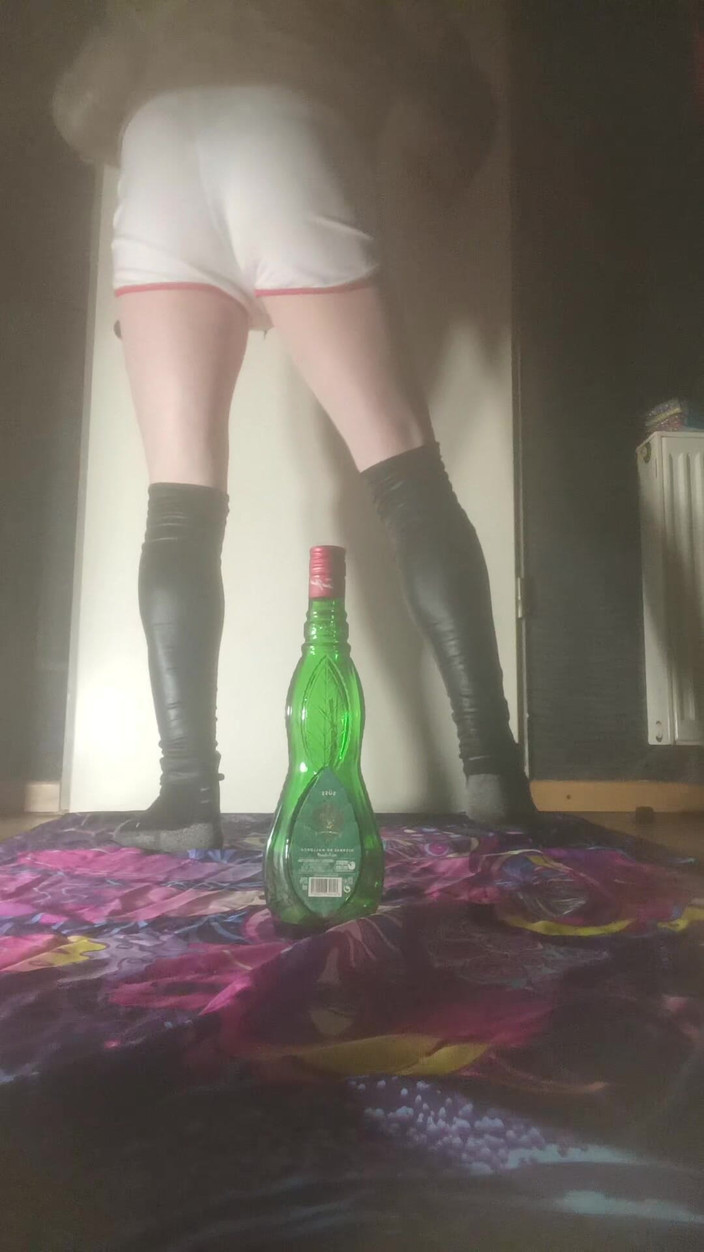 JujuTV: Kadın kılıklı kadın kılıklı sürtük şişeye sert biniyor