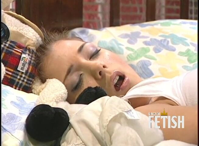 Kings Of Fetish: Midget guy with big cock pumps rough a teen babe...