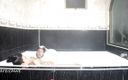 Dreichwe: Jakuzide rahatlatıcı bir banyo yapıyor