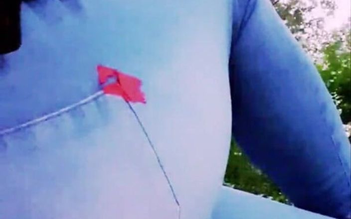 Slutboyben: Ексгібіціоністська порнозірка на відкритому повітрі