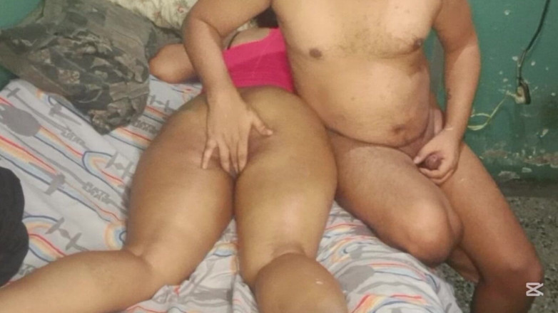Sofixxx: Masáž s krémem na velkém zadku mé brunetky tchyně