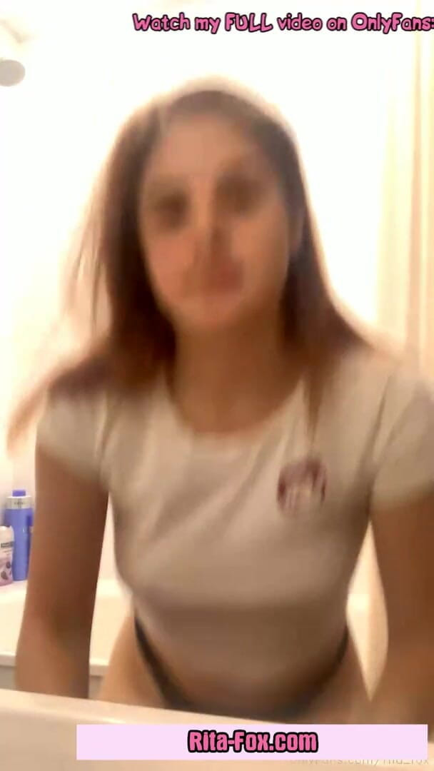 SugarNadya: Fui a tomar duchas y afeitarme el dulce coño para...