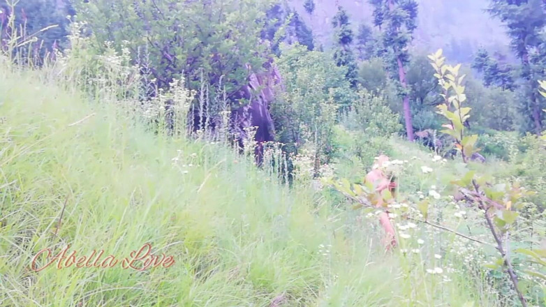Abella Love: Mein erstes mal nackt im wald spazieren, um kranz zu...