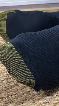 在Nathaniel的袜子和脚上达到顶峰