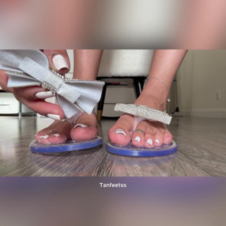Tan feets: Scuipă tachinarea și antrenamentul sclavului Pedi Flip Flops