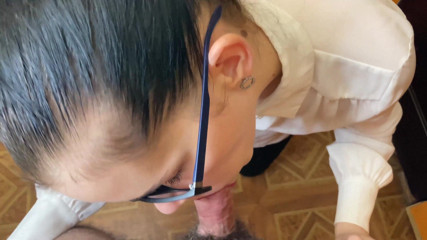 Anna Sky: Ông chủ Anna thuê một nhân viên mới trong 4k