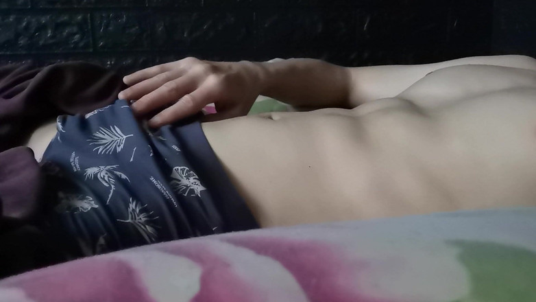 SEXY_GUYBEST: Vášnivě si honil a mocně se udělal sám na sebe