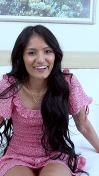 TrikePatrol fată asiatică Viva Athena se fute cu un străin