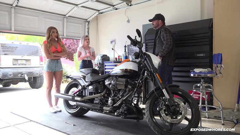 Exposed Whores Media: Duas putas com tesão ficam mijadas e fodidas por motociclista