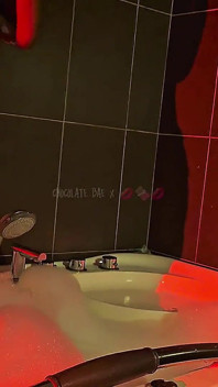 Sono Una Troia Così Sporca!! Ho Lasciato Che Il Jaccuzzi Jets Mi Scopi La Figa Fino a Quando Non Vengo!!