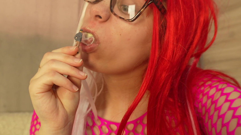 AmayaMori: Une demi-sœur géante mâche des chewing-gums, puis suce des bulles...