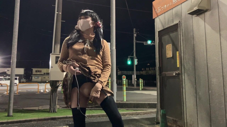 megu2002: 가게 앞 주차장에서 트레이너 No6 노출 자위 교육