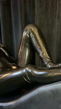 Folosit pentru plăcere - Alex în latex
