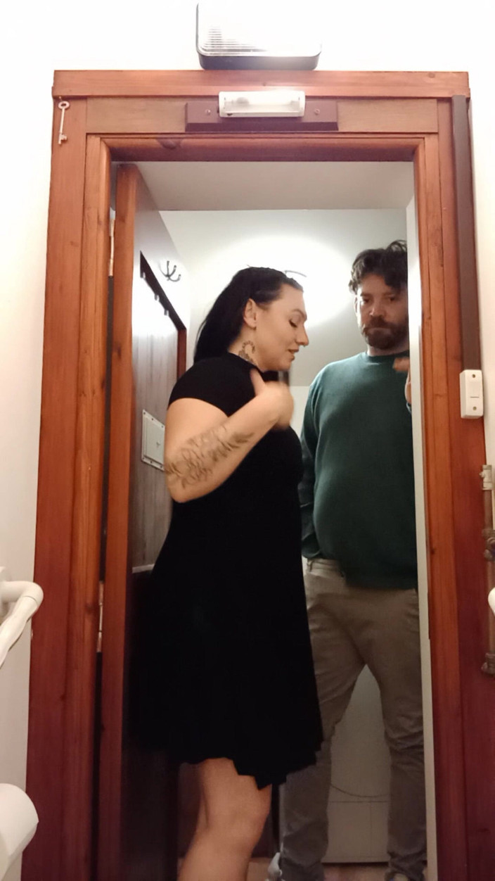 Lustful Libertines: Toalettvakt Piss Förnedring POV - En Gammal Anpassad Förfrågan Från Vårt...