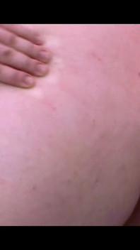 Geile bbw-babe neukt alsof er geen morgen is