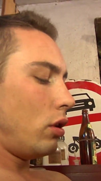 Video esclusivo senza preservativo: sexy ragazzi arrapati scopano analmente fino a quando non schizzano