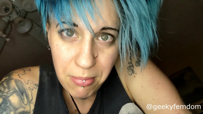 Geeky Femdom: Chris de verjaardagsjongen vangen