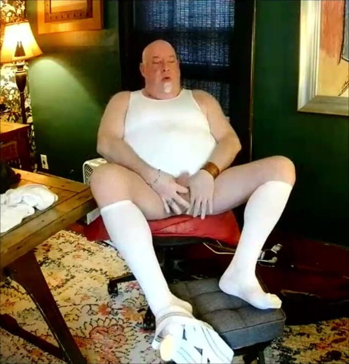 beardaddychub: Bear Stepdaddy Chub Shoots While Jerking in Jock