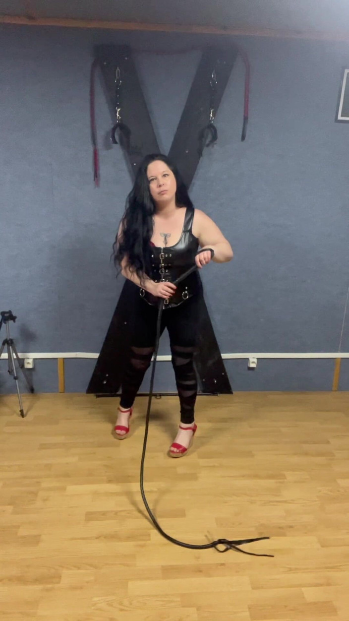 Maitresse Clara: Doamna Clara și biciul ei