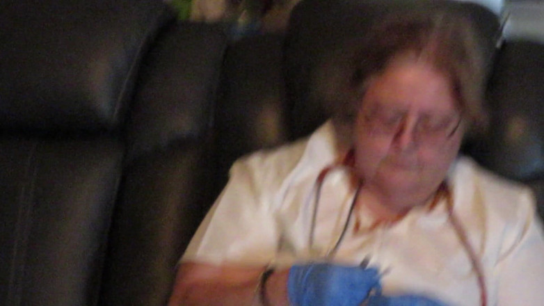 BBW nurse Vicki adventures with friends: Jururawat Vicki memberikan Breanna Dia dirakam dalam pantat dan