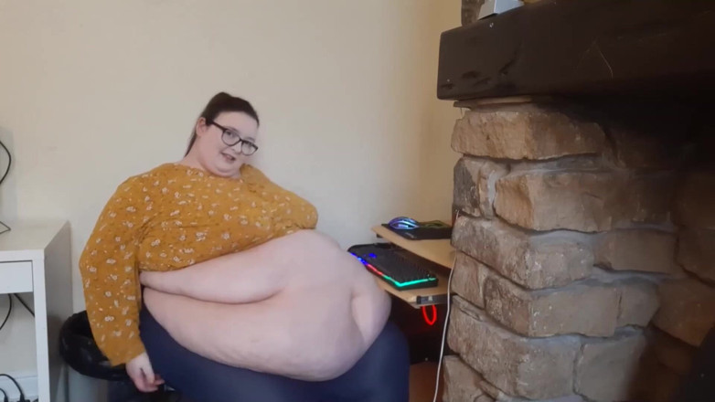 SSBBWLadyBrads: 太った女の子のオフィス闘争