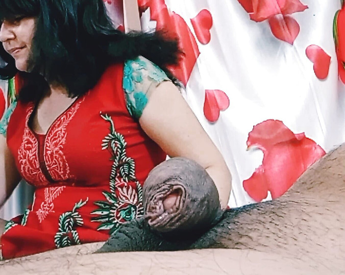 Bolly Karma: Hete neukpartij milf op zoek naar een gratis plezier