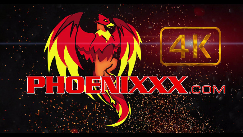 Phoenixxx: Seksi yeni oğlan avcısı ile tanışın