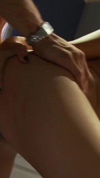 Victoria Sweet, uma prostituta latina traidora com uma buceta suave e cabelo marrom é fodida por um pau na buceta dela
