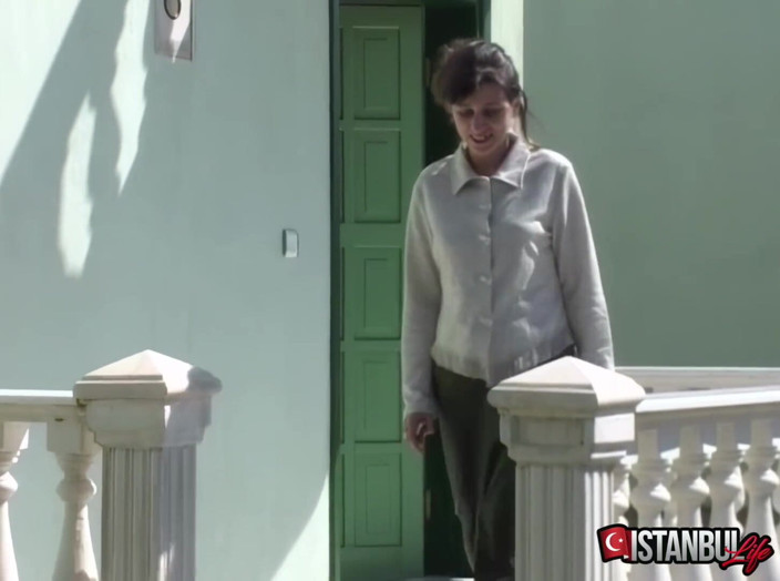 Istanbul life: Suri rumah Turki berkongkek dengan teman wanitanya