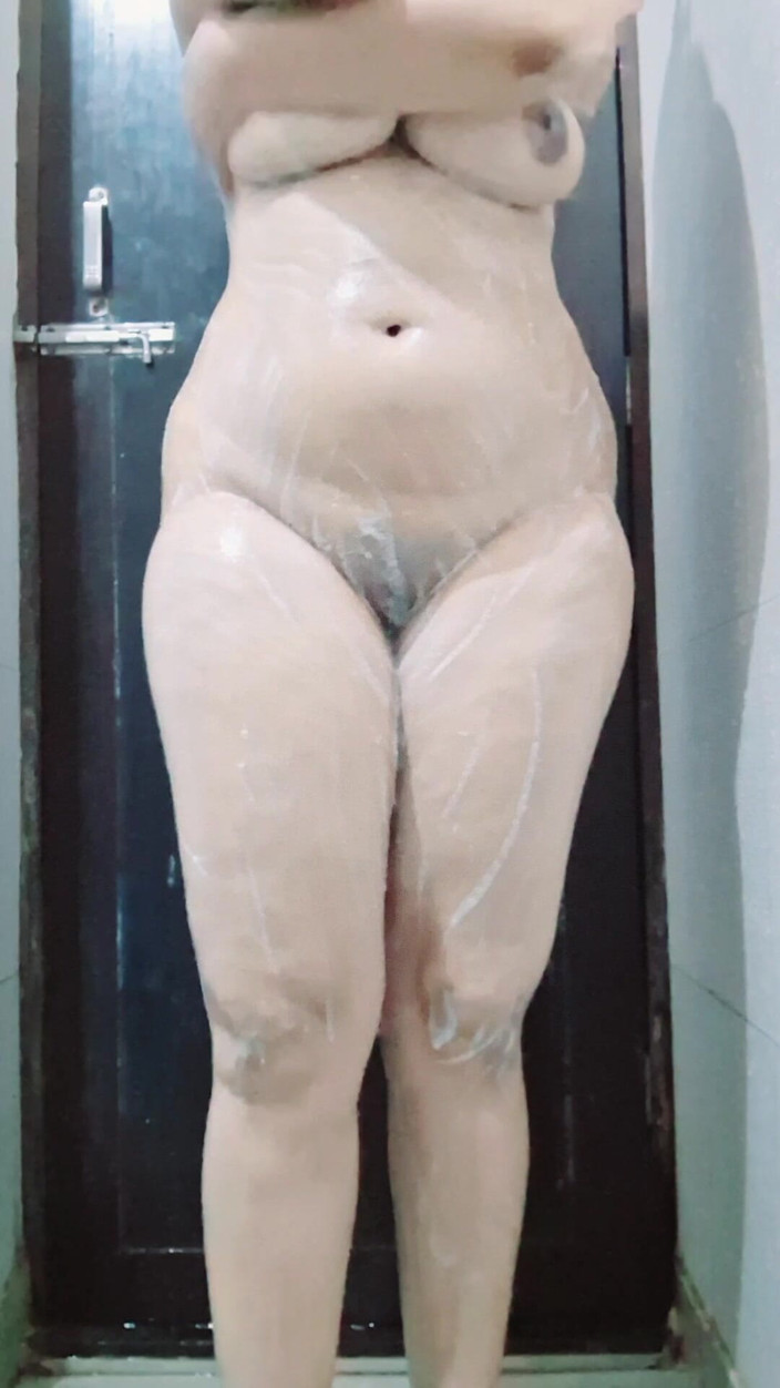 Riyathakur: Hete Bhabhi wast anaal na de eerste nacht Indische Desi-seks
