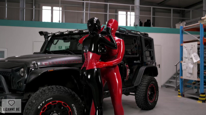 Lizanne: 2 ragazze un auto