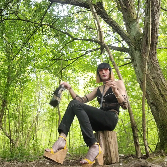 VaneSsaBiTCHx: A Transvestite Whore in Jean's G-star Raw Shows off to...