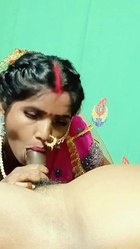 Soț indian de la sat n soție goală în prima noapte sex muie cu fața ei frumoasă Soție desi