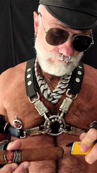 Gar Lighting While Stretching Balls and Clamping Nips