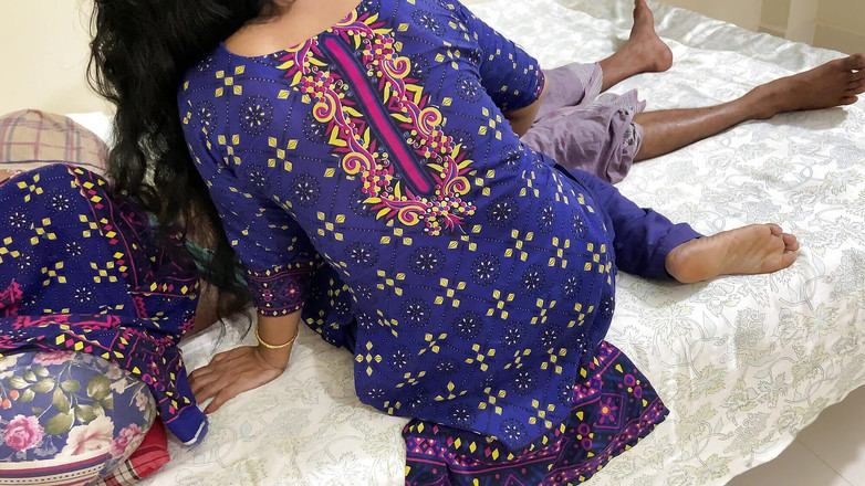 SAFI TV: Я знайшла свого зведеного брата наодинці в кімнаті і почала трахатися