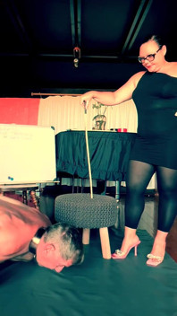 Dominatrix sahibe April - baston eğitim günü 1