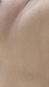 La chica gótica tetona Katt es muy tímida pero le gusta follar y garganta profunda