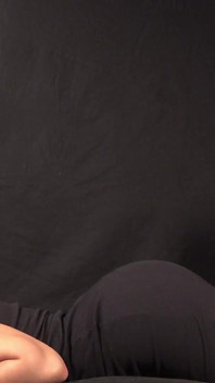 Der arsch meiner stiefschwester ist so eng, sie stöhnt vor Verletztem und vergnügen, sie endet, sie bekommt einen intensiven orgasmus. Vollständiges video. Xattlalust