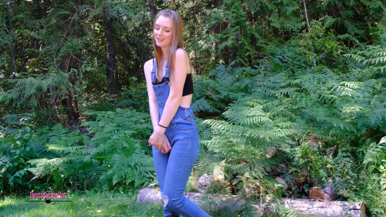 Destination Kat: Писсинг в комбинезоне и мастурбирует