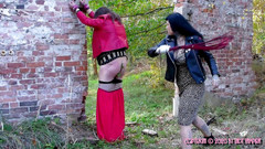 Domina Lady Vampira - SM Studio Femdom Empire: Venkovní prohlídka 1
