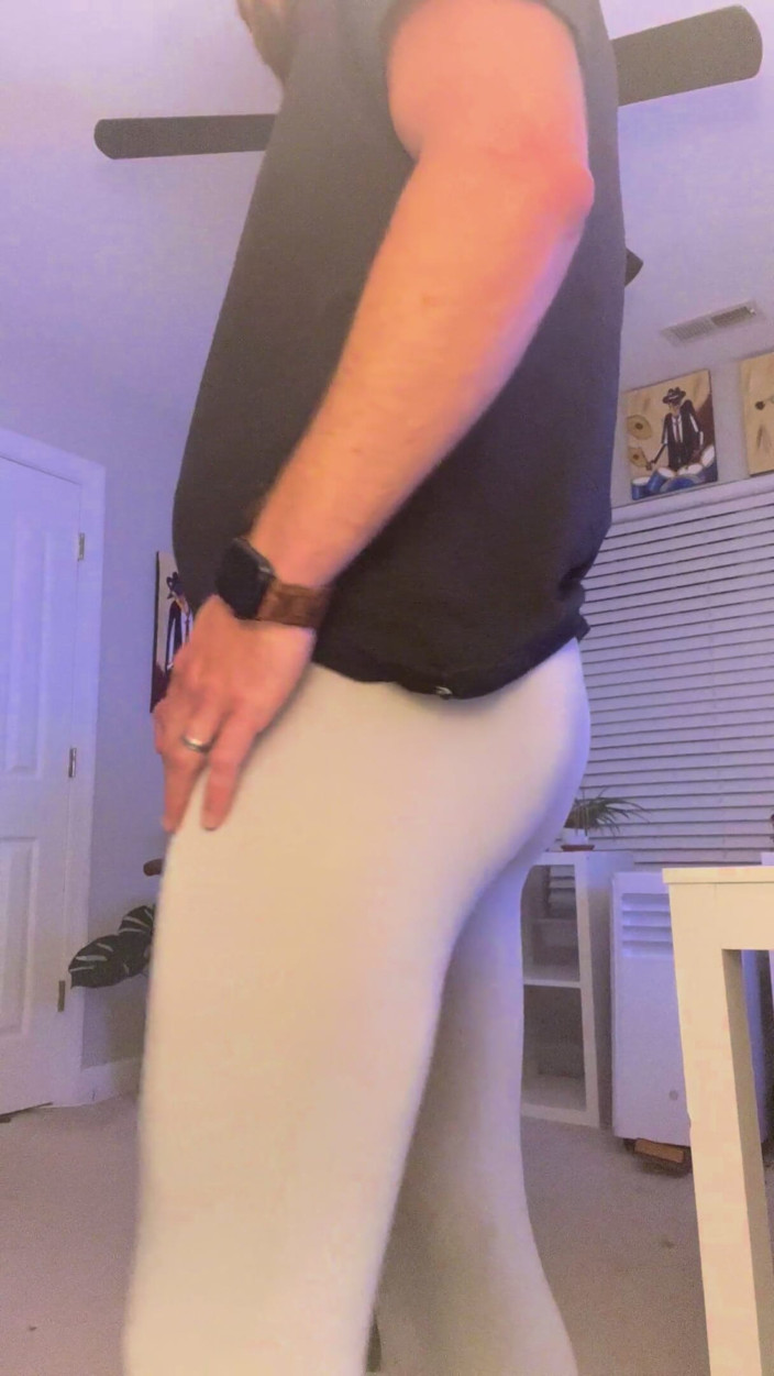 GKM888: Trying on my new leggings and jacking off