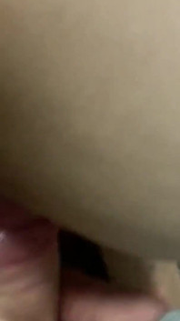 Dívka má orgasmus na párty 18