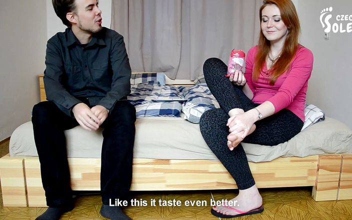Czech Soles - foot fetish content: Schokolade und bananen essen füße