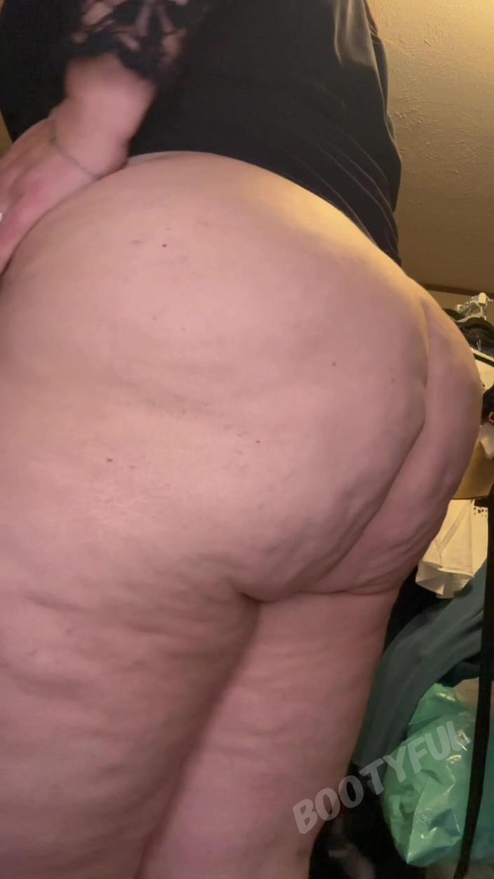 BellaBlast: Gas mit dickem hintern entfesselt: Schütteln, locker meine saftigen furzen...